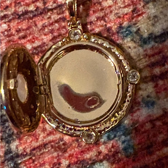 Like New Awe Inspired Manifestation Locket 14K Yellow Gold Vermil - Picture 6 of 10